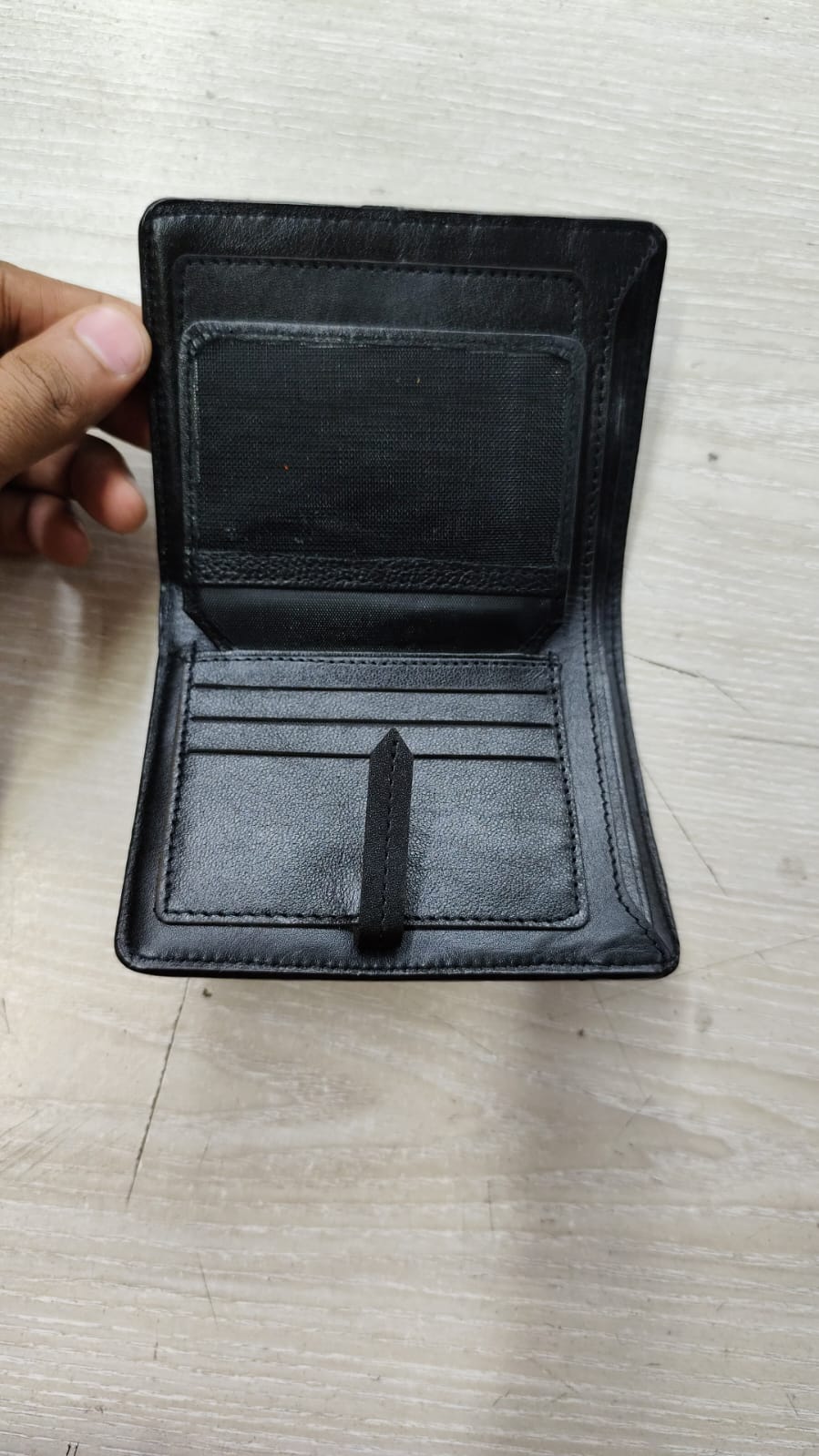 Premium Black Genuine Leather Bifold Wallet – Classic Men’s Wallet