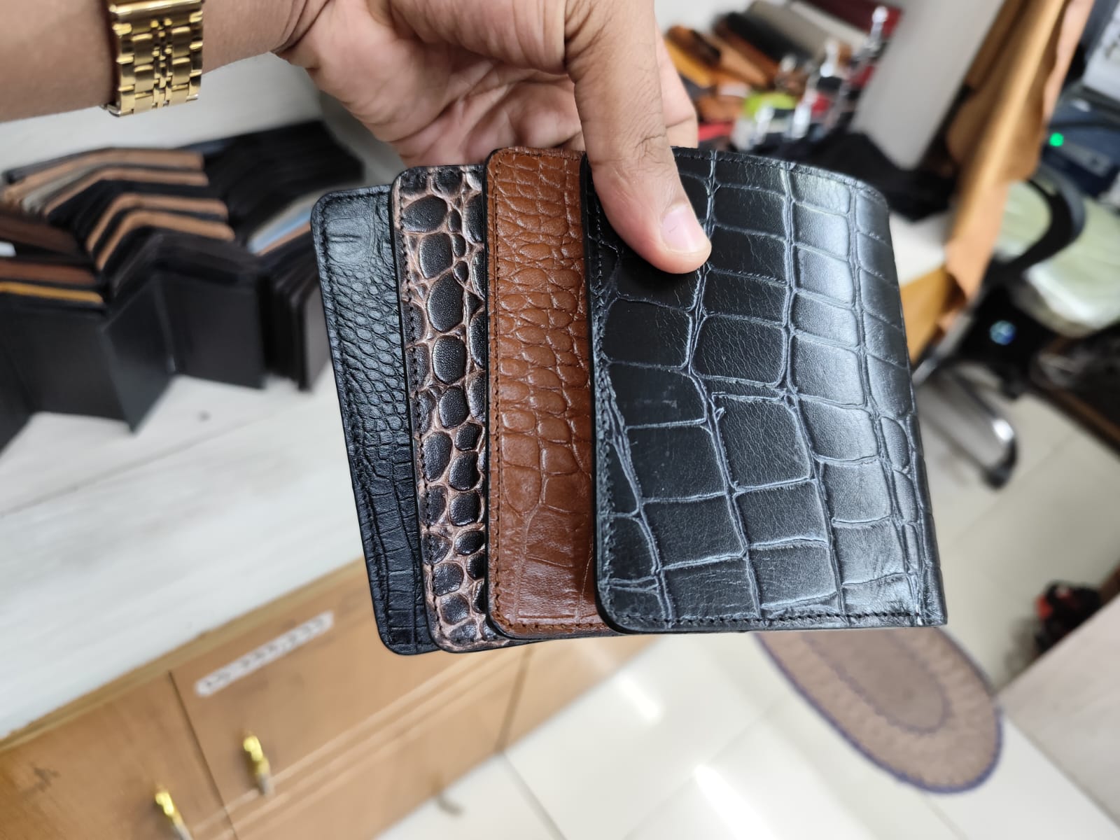 Premium Black Genuine Leather Bifold Wallet – Classic Men’s Wallet